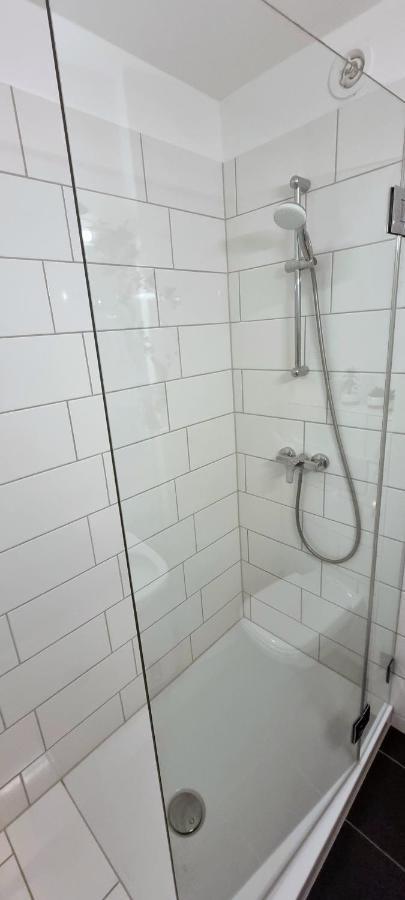 Business Apartment Mit Kuche Fur 1-3 +Netflx+5G Wlan Nahe Der Mhh Im Industrial Design Ганновер Экстерьер фото